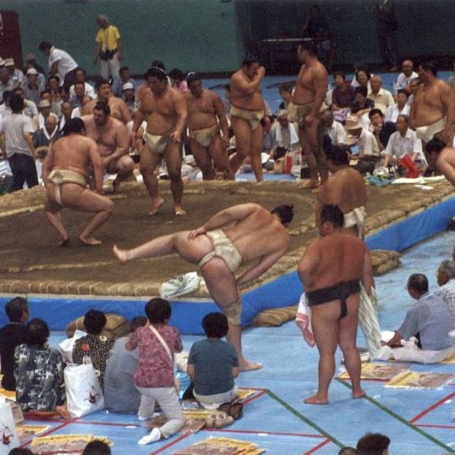 Kotoōshū Katsunori stretching in front